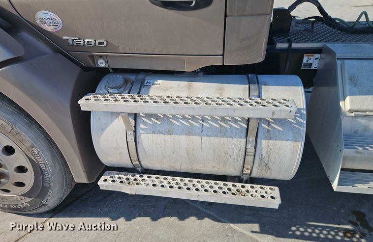 image for item EO4979 2015 Kenworth T680 semi truck