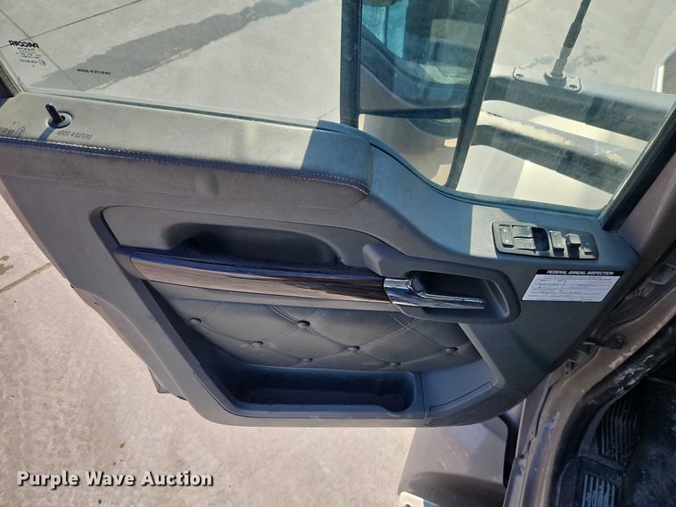 image for item EO4979 2015 Kenworth T680 semi truck