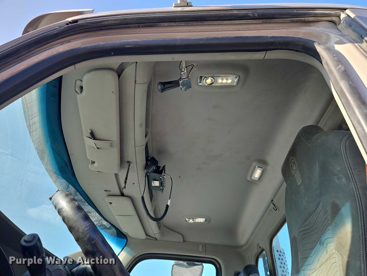 image for item EO4979 2015 Kenworth T680 semi truck