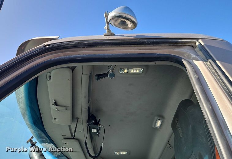 image for item EO4979 2015 Kenworth T680 semi truck