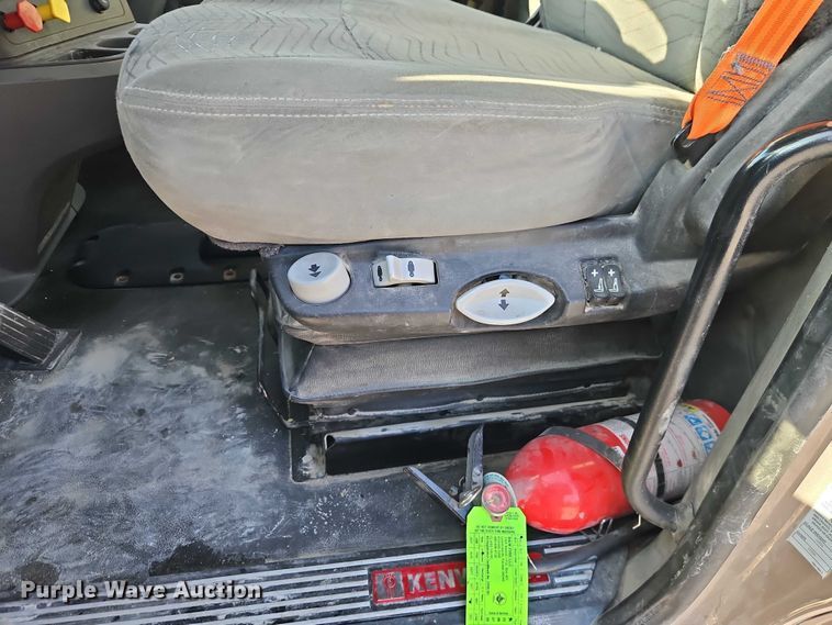 image for item EO4979 2015 Kenworth T680 semi truck