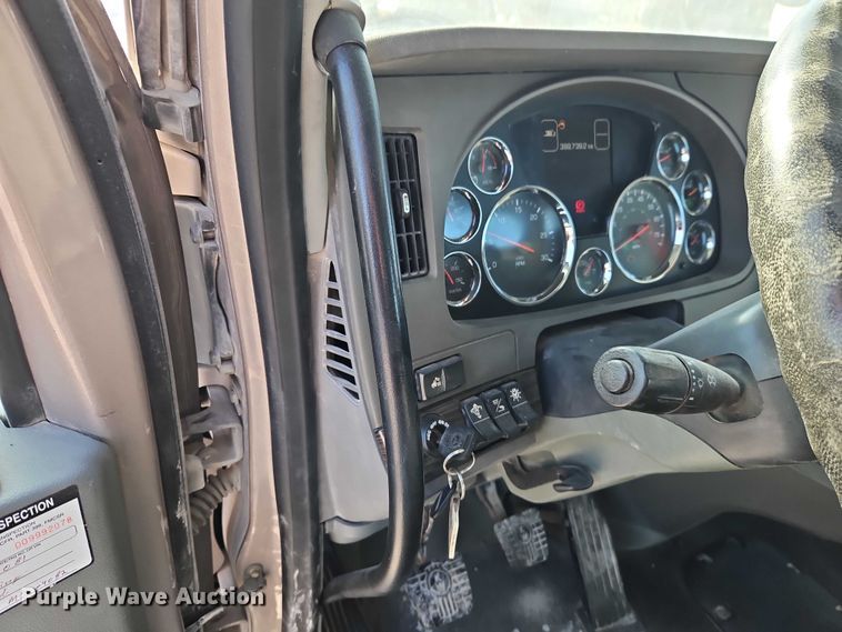 image for item EO4979 2015 Kenworth T680 semi truck