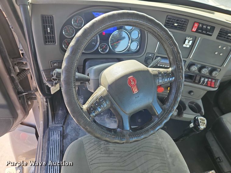 image for item EO4979 2015 Kenworth T680 semi truck