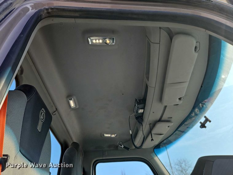 image for item EO4979 2015 Kenworth T680 semi truck