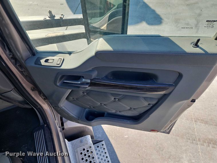 image for item EO4979 2015 Kenworth T680 semi truck