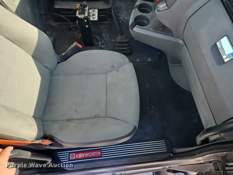 image for item EO4979 2015 Kenworth T680 semi truck