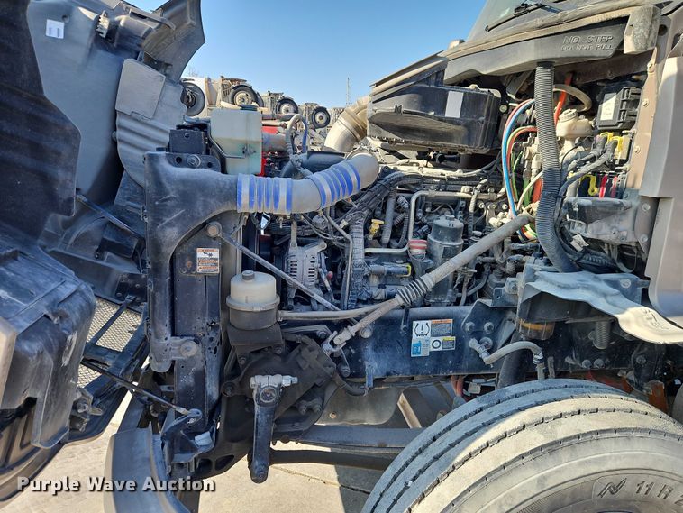 image for item EO4979 2015 Kenworth T680 semi truck