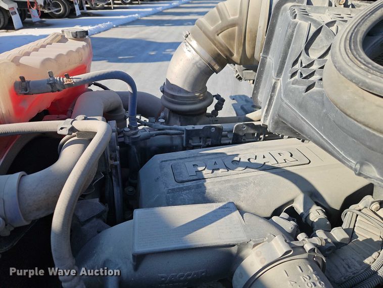 image for item EO4979 2015 Kenworth T680 semi truck