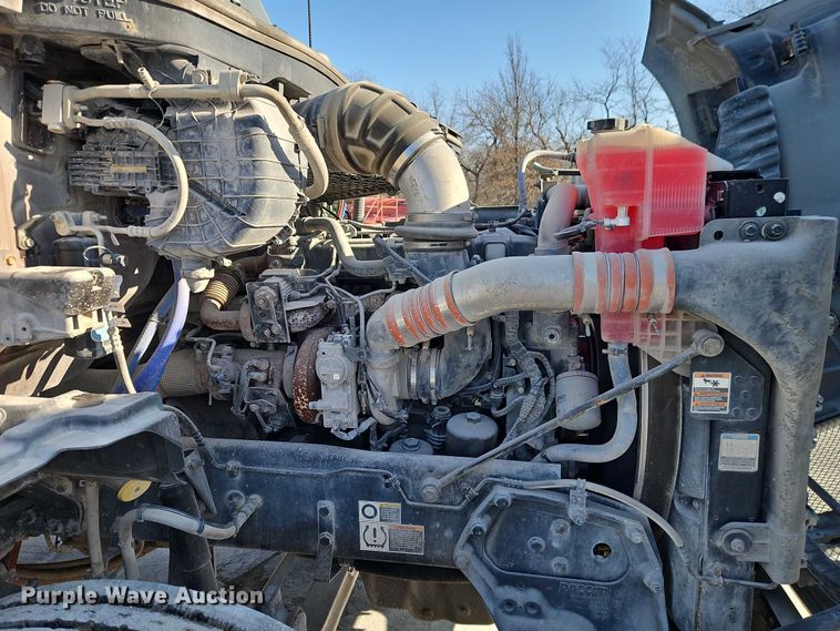 image for item EO4979 2015 Kenworth T680 semi truck