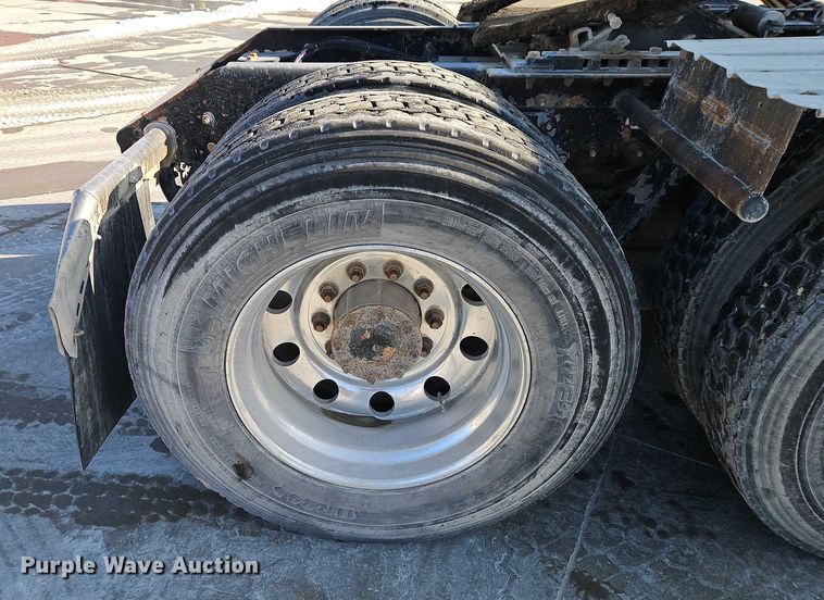 image for item EO4979 2015 Kenworth T680 semi truck