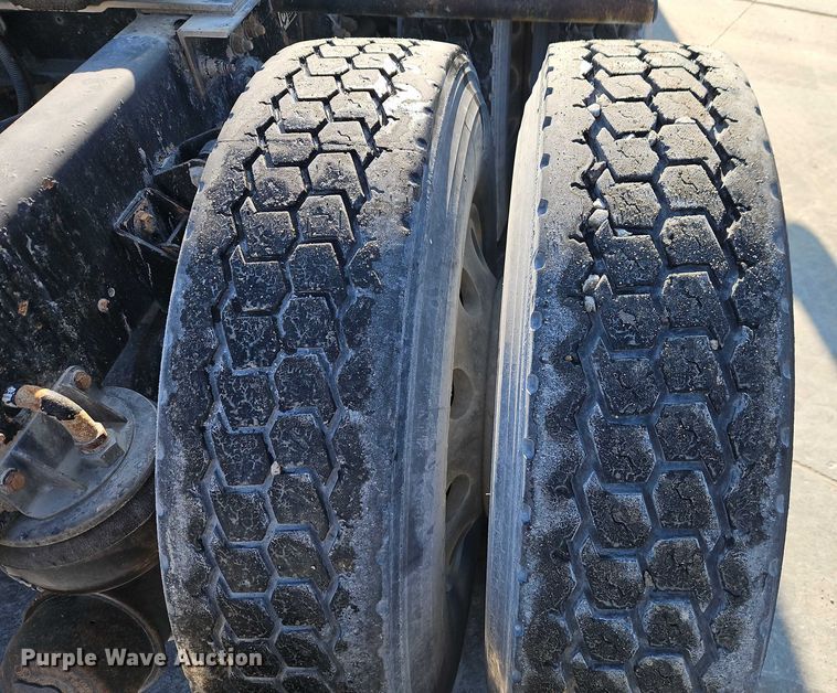 image for item EO4979 2015 Kenworth T680 semi truck