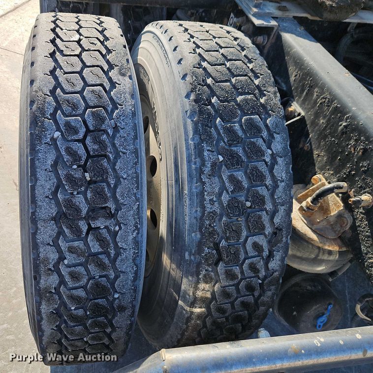 image for item EO4979 2015 Kenworth T680 semi truck