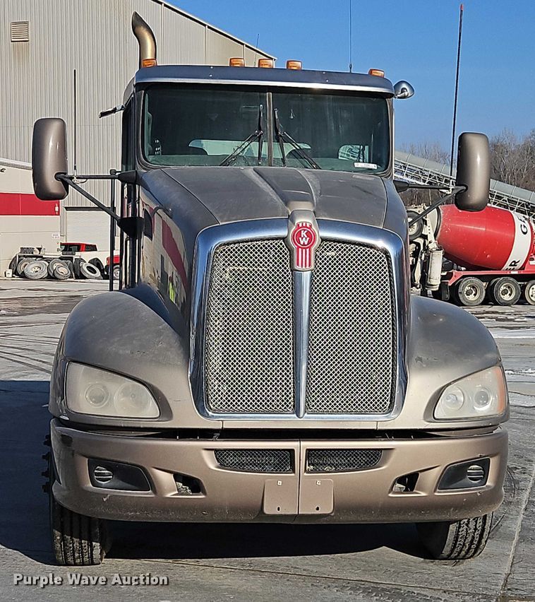 image for item EO4980 2013 Kenworth T660 semi truck