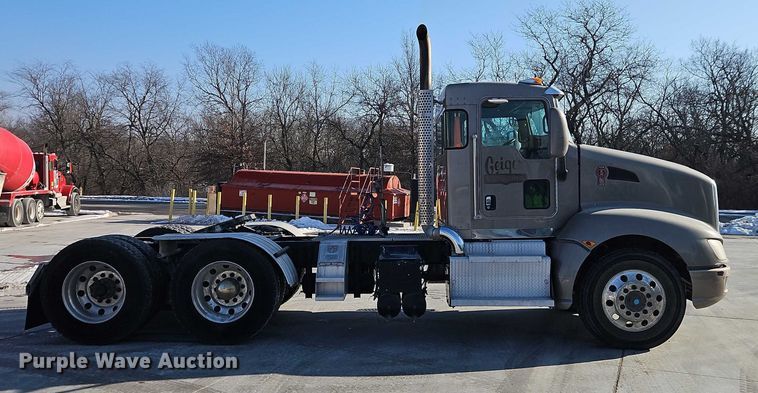 image for item EO4980 2013 Kenworth T660 semi truck