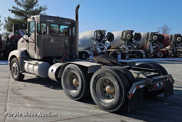 image for item EO4980 2013 Kenworth T660 semi truck