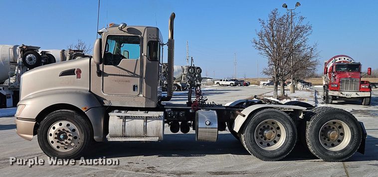 image for item EO4980 2013 Kenworth T660 semi truck