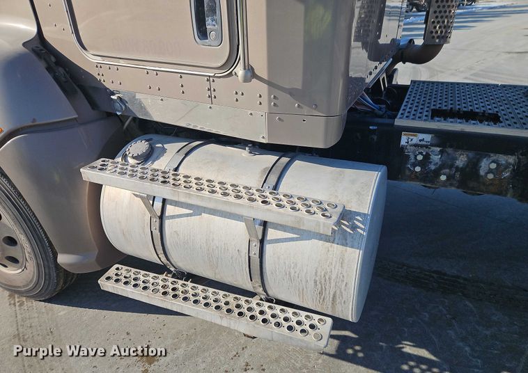 image for item EO4980 2013 Kenworth T660 semi truck