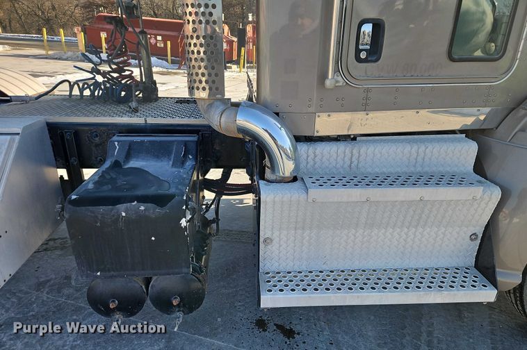 image for item EO4980 2013 Kenworth T660 semi truck