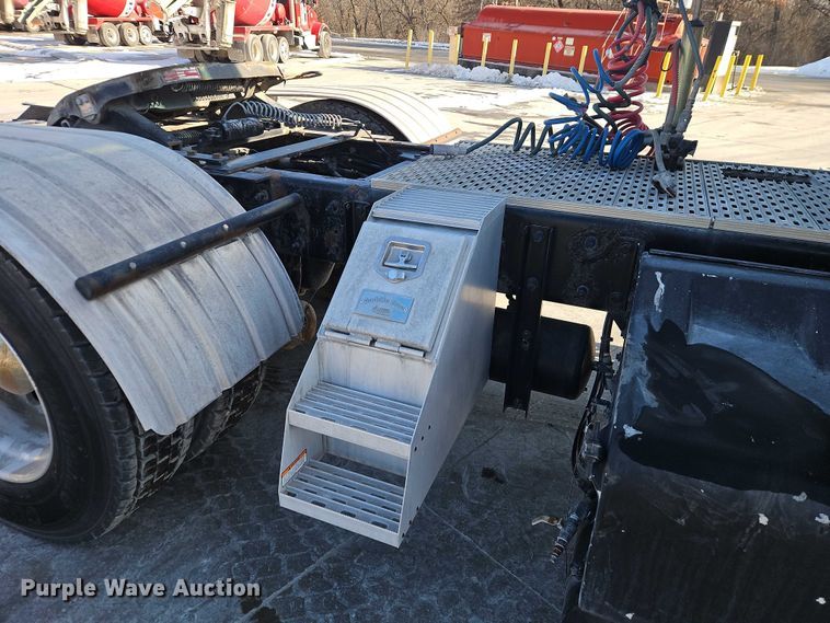 image for item EO4980 2013 Kenworth T660 semi truck