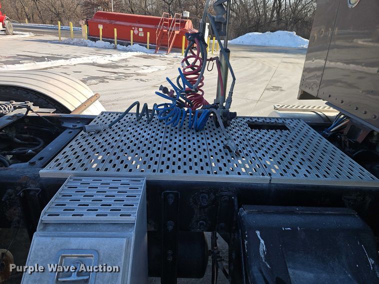 image for item EO4980 2013 Kenworth T660 semi truck