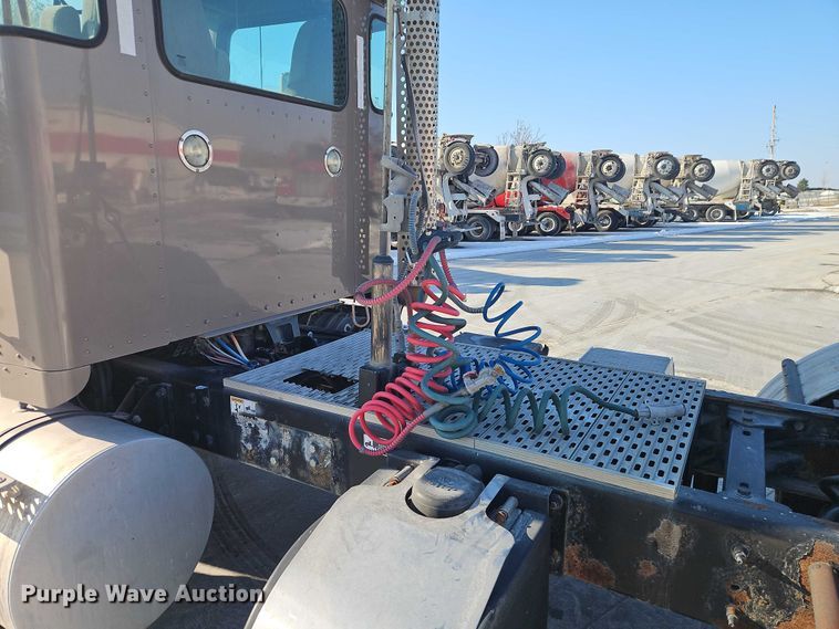 image for item EO4980 2013 Kenworth T660 semi truck