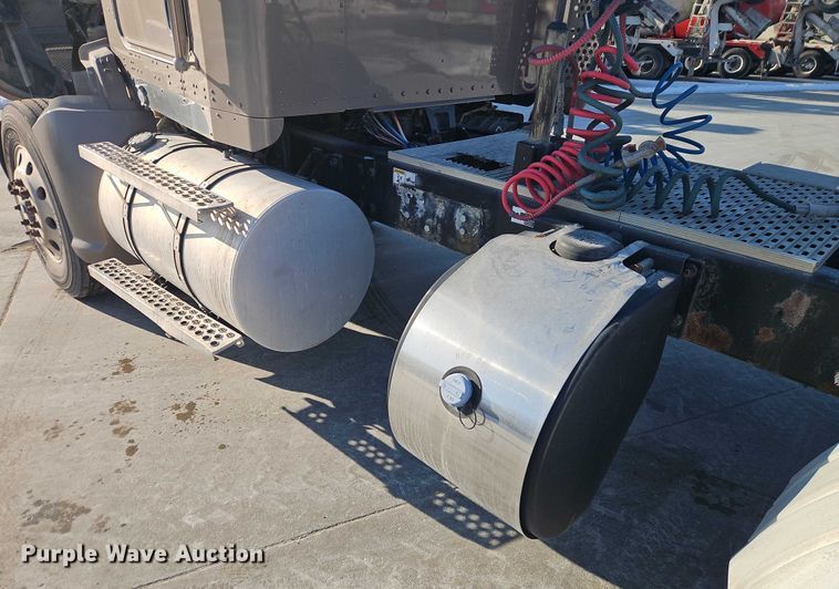 image for item EO4980 2013 Kenworth T660 semi truck