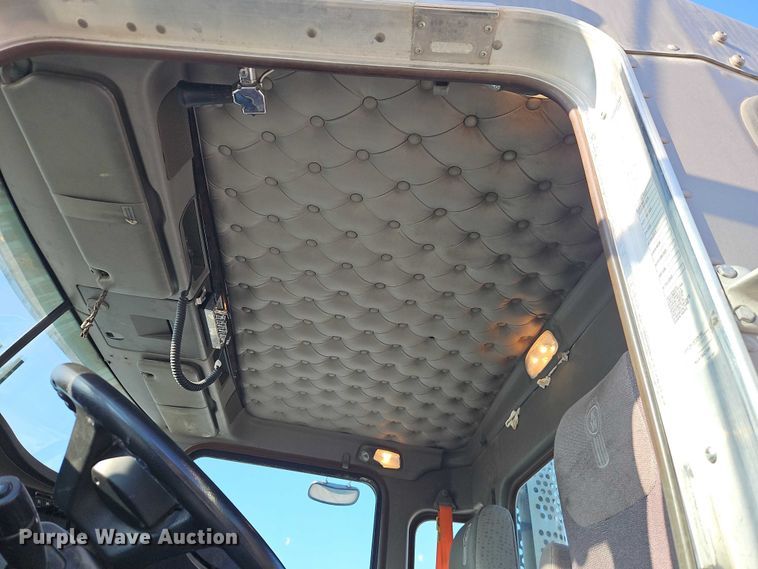 image for item EO4980 2013 Kenworth T660 semi truck