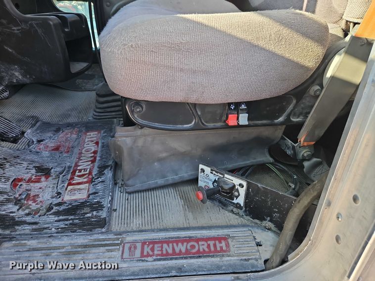 image for item EO4980 2013 Kenworth T660 semi truck