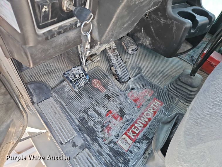 image for item EO4980 2013 Kenworth T660 semi truck