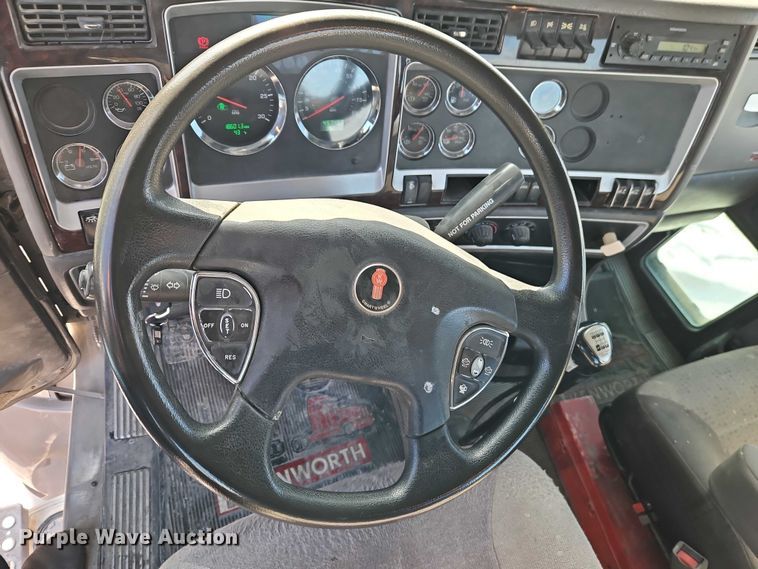 image for item EO4980 2013 Kenworth T660 semi truck