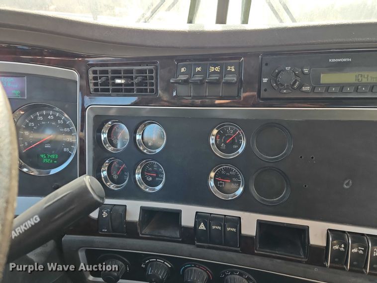 image for item EO4980 2013 Kenworth T660 semi truck