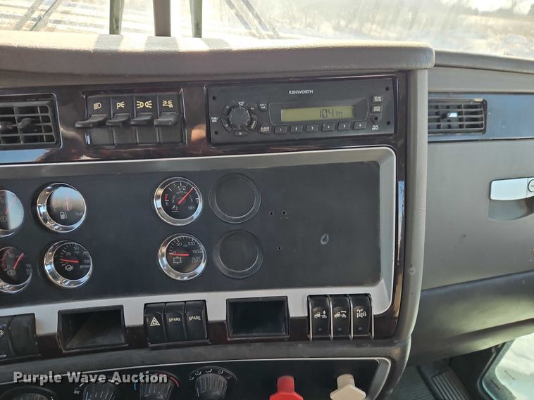 image for item EO4980 2013 Kenworth T660 semi truck