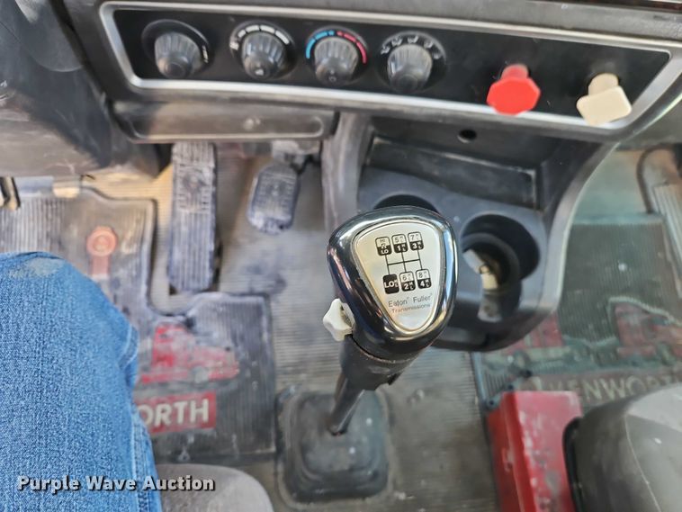 image for item EO4980 2013 Kenworth T660 semi truck