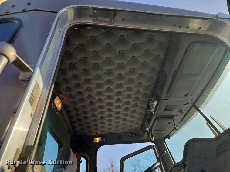 image for item EO4980 2013 Kenworth T660 semi truck