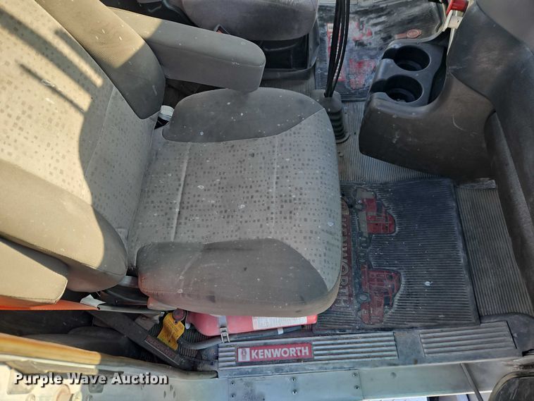 image for item EO4980 2013 Kenworth T660 semi truck