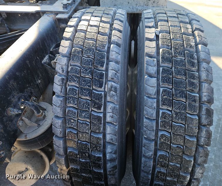 image for item EO4980 2013 Kenworth T660 semi truck