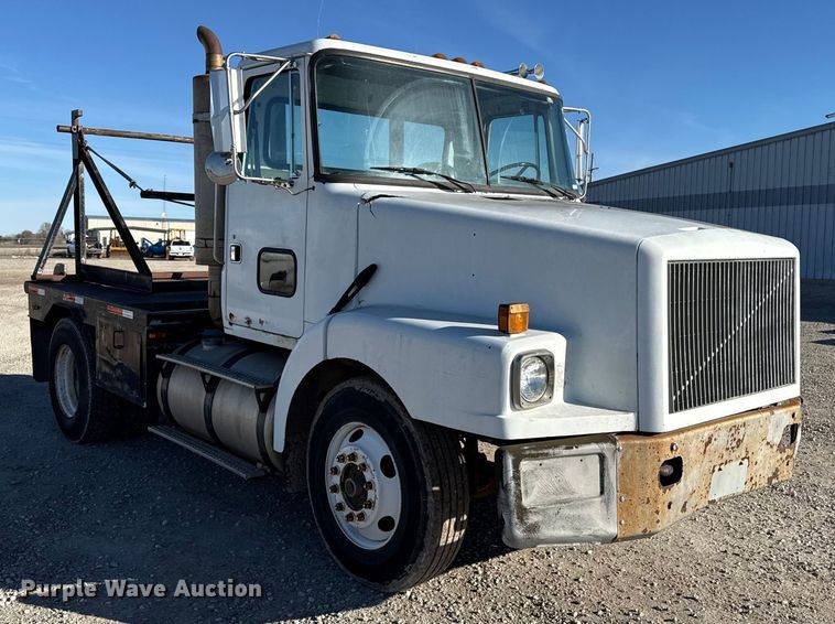 image for item EP2903 1990 White GMC reel truck
