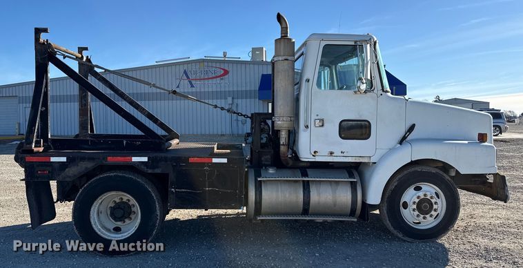image for item EP2903 1990 White GMC reel truck