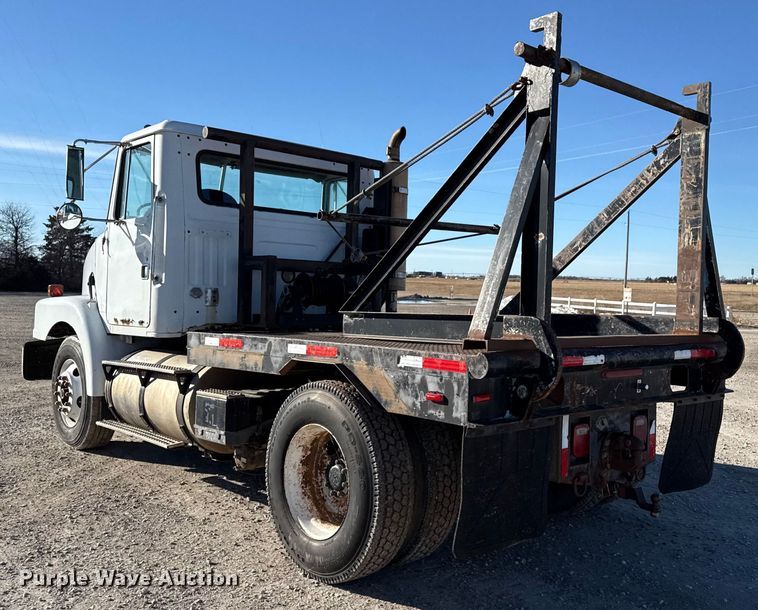 image for item EP2903 1990 White GMC reel truck
