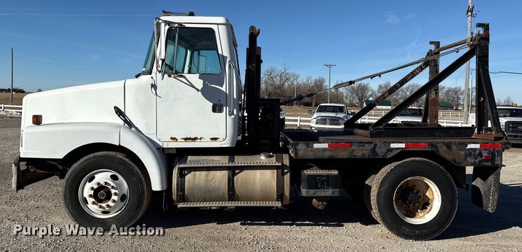 image for item EP2903 1990 White GMC reel truck