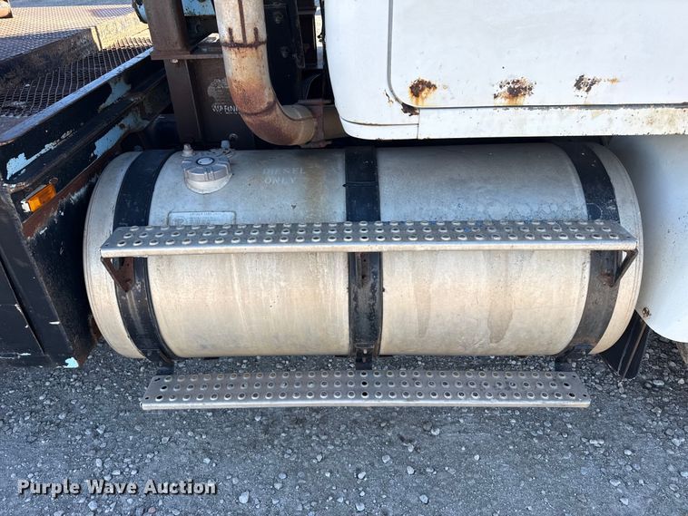 image for item EP2903 1990 White GMC reel truck