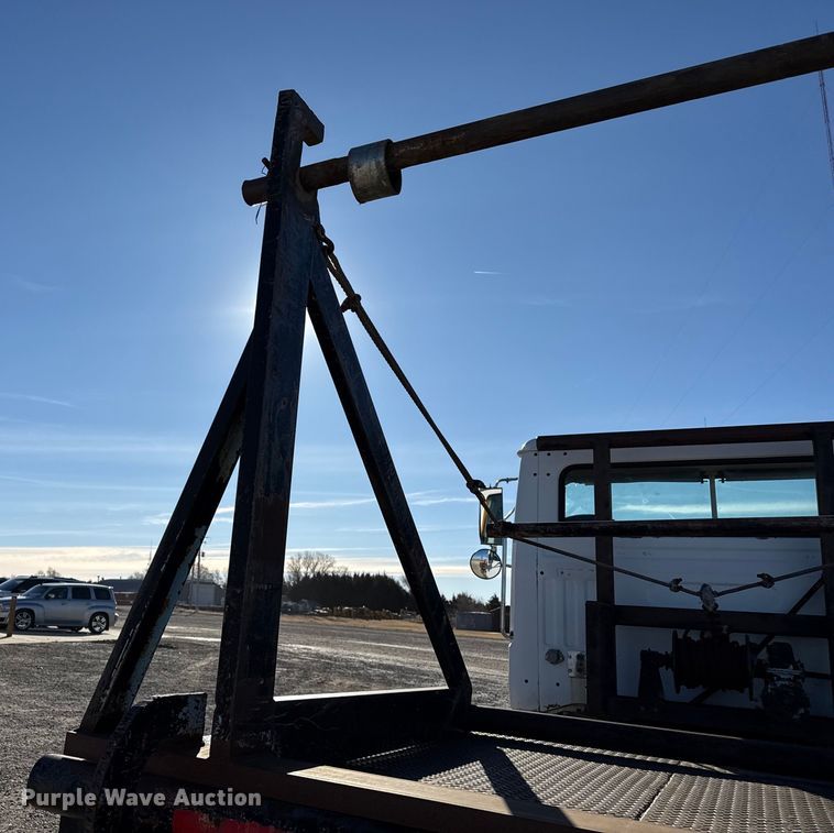 image for item EP2903 1990 White GMC reel truck