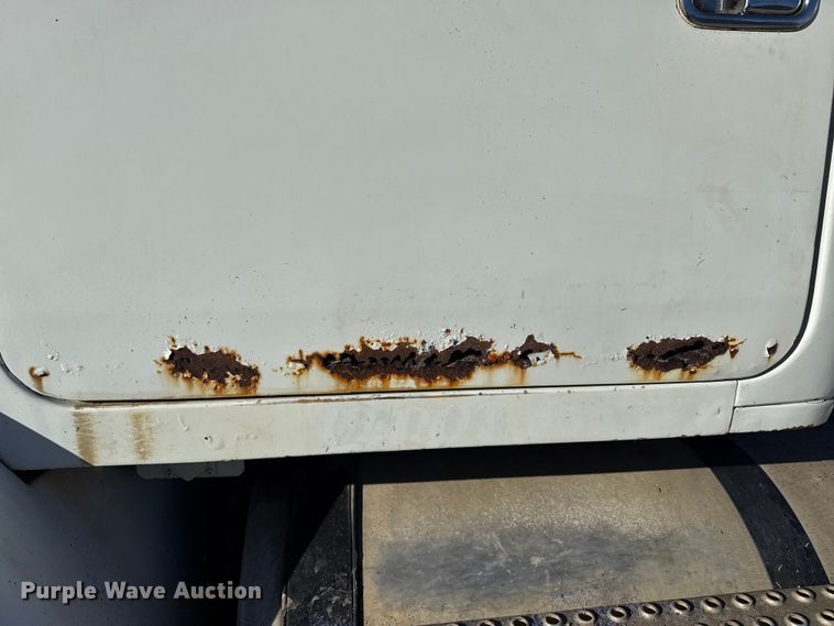 image for item EP2903 1990 White GMC reel truck