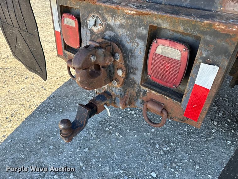 image for item EP2903 1990 White GMC reel truck