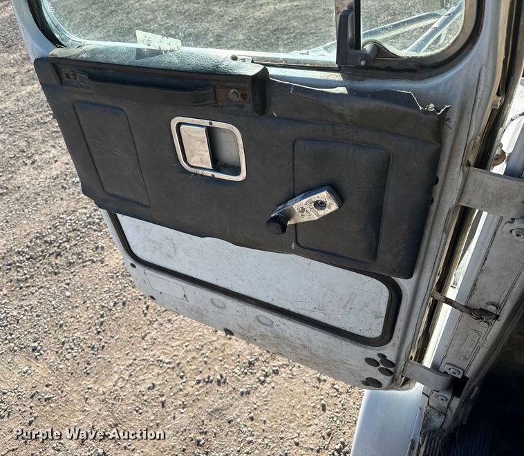 image for item EP2903 1990 White GMC reel truck