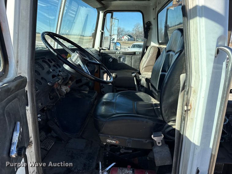 image for item EP2903 1990 White GMC reel truck