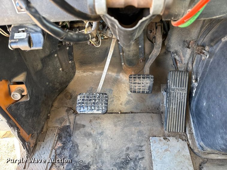 image for item EP2903 1990 White GMC reel truck