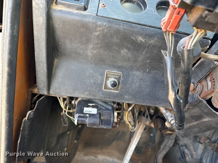 image for item EP2903 1990 White GMC reel truck