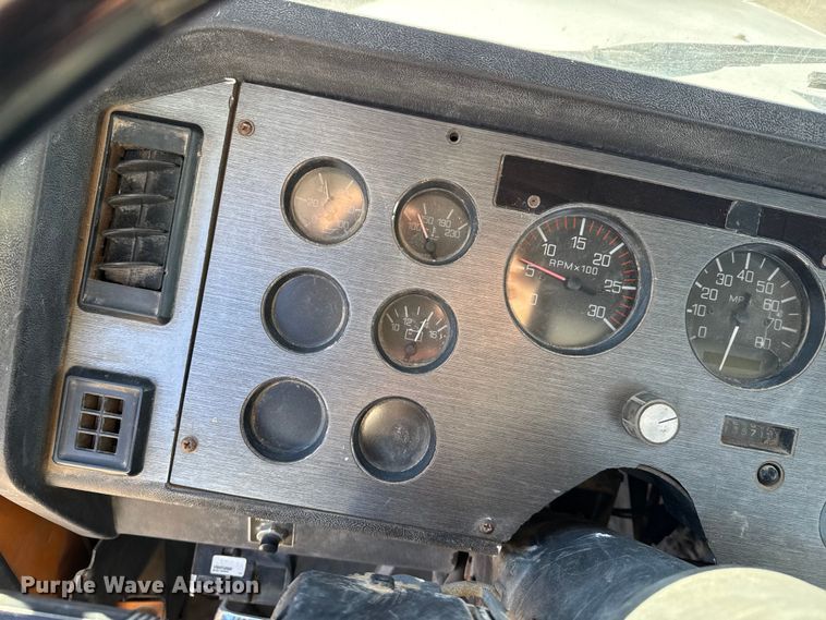 image for item EP2903 1990 White GMC reel truck