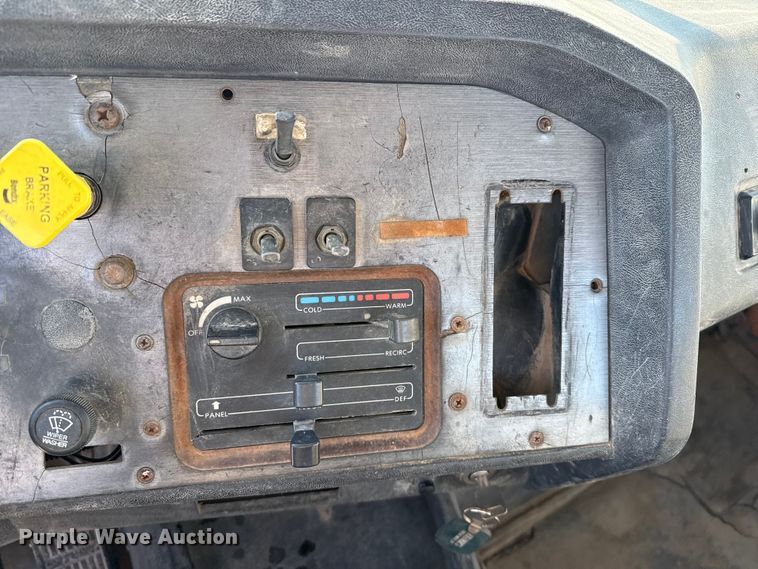 image for item EP2903 1990 White GMC reel truck